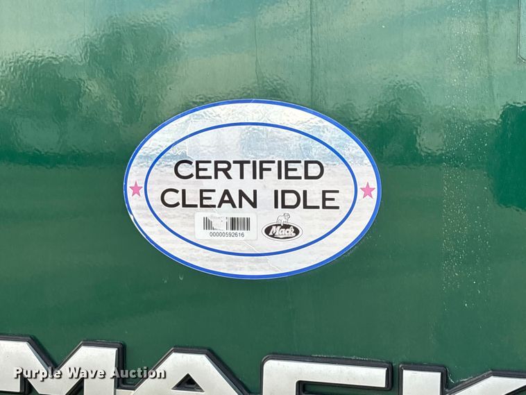 image for item FG1092 2016 Mack CXU613 semi truck