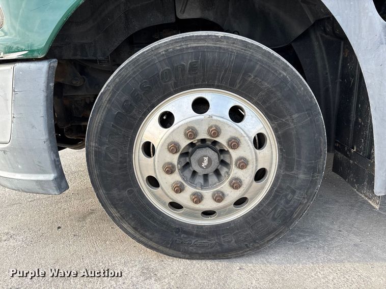 image for item FG1092 2016 Mack CXU613 semi truck