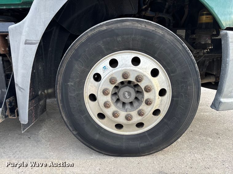 image for item FG1092 2016 Mack CXU613 semi truck