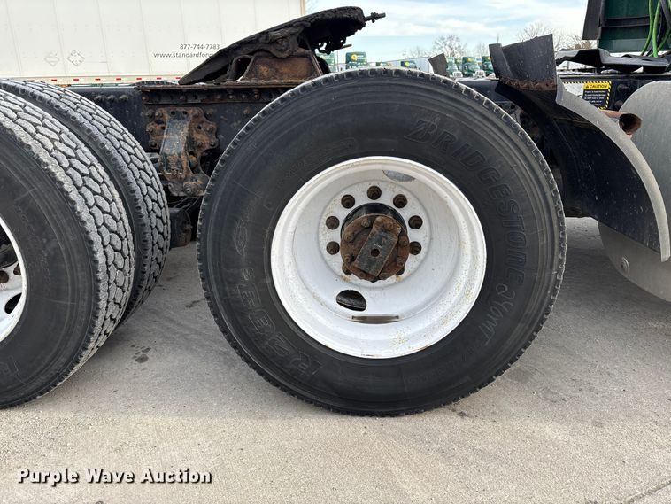 image for item FG1092 2016 Mack CXU613 semi truck