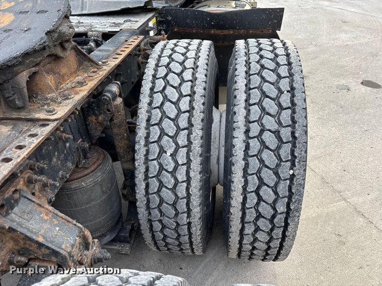 image for item FG1092 2016 Mack CXU613 semi truck