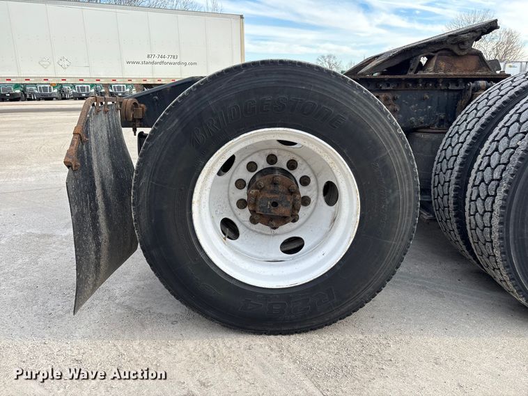 image for item FG1092 2016 Mack CXU613 semi truck