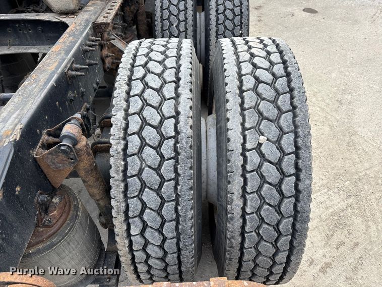 image for item FG1092 2016 Mack CXU613 semi truck