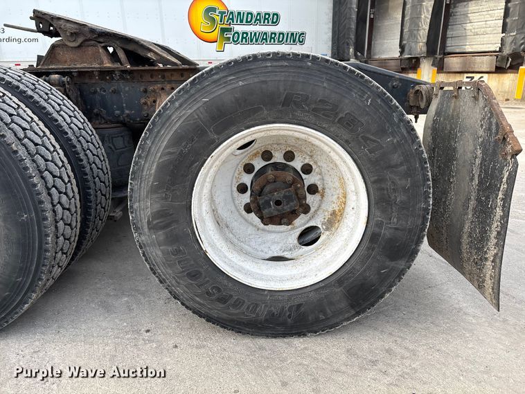 image for item FG1092 2016 Mack CXU613 semi truck