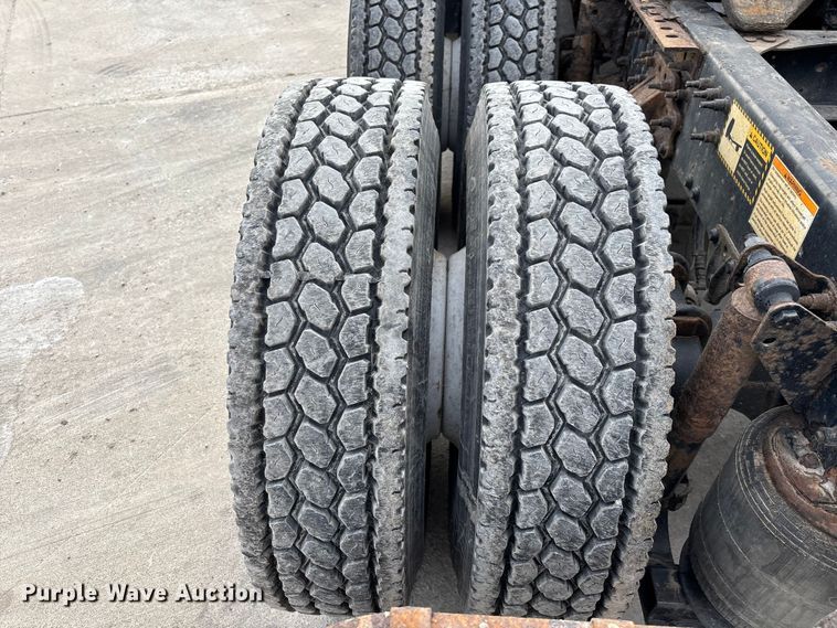 image for item FG1092 2016 Mack CXU613 semi truck