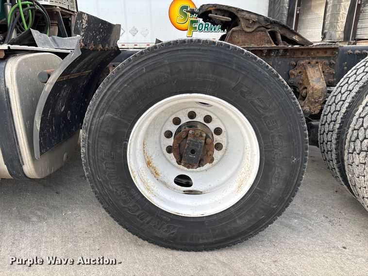 image for item FG1092 2016 Mack CXU613 semi truck