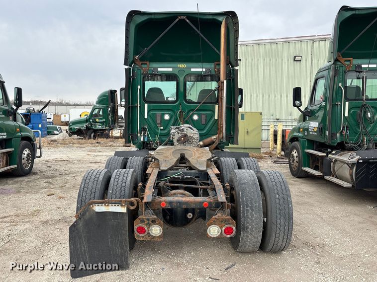 image for item FG1098 2017 Freightliner Cascadia 125 semi truck