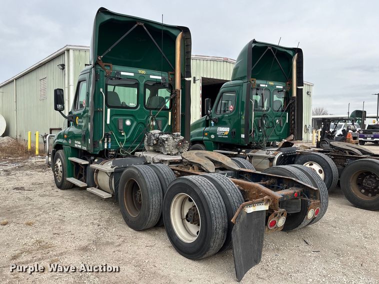 image for item FG1098 2017 Freightliner Cascadia 125 semi truck