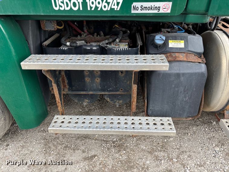 image for item FG1098 2017 Freightliner Cascadia 125 semi truck