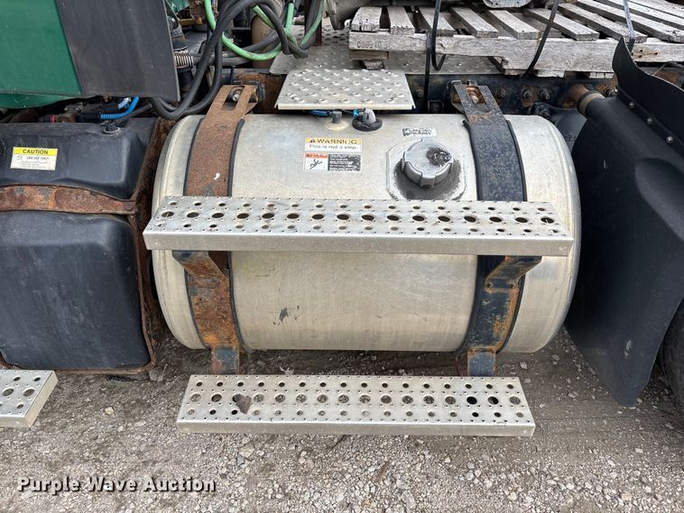 image for item FG1098 2017 Freightliner Cascadia 125 semi truck