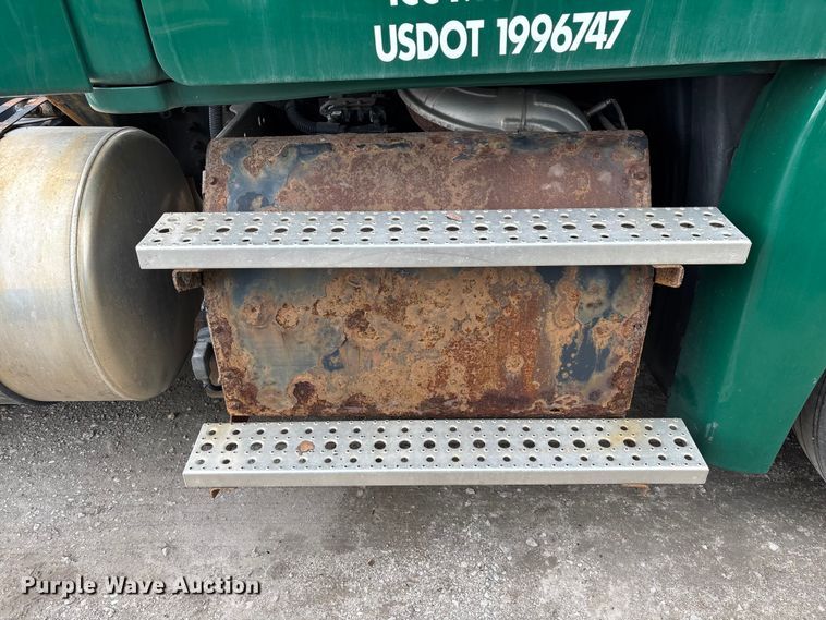 image for item FG1098 2017 Freightliner Cascadia 125 semi truck