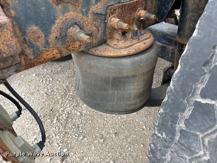 image for item FG1098 2017 Freightliner Cascadia 125 semi truck