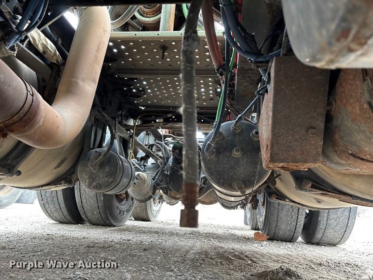 image for item FG1098 2017 Freightliner Cascadia 125 semi truck