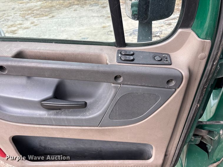 image for item FG1098 2017 Freightliner Cascadia 125 semi truck