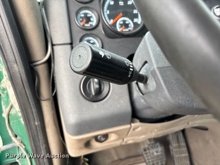 image for item FG1098 2017 Freightliner Cascadia 125 semi truck