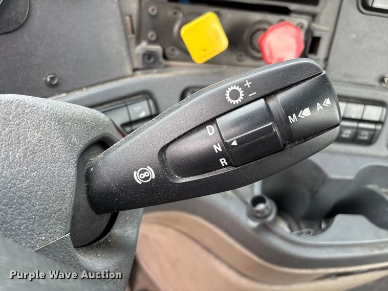 image for item FG1098 2017 Freightliner Cascadia 125 semi truck