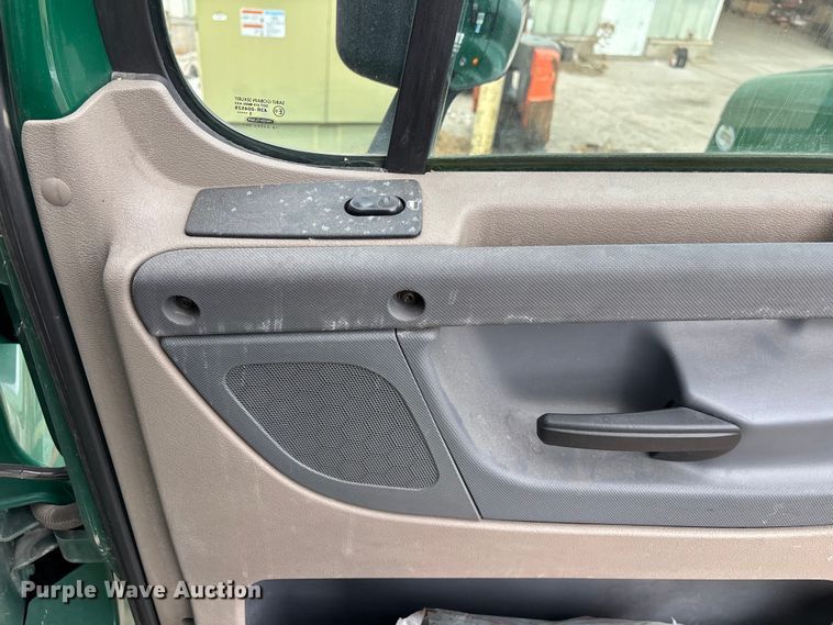 image for item FG1098 2017 Freightliner Cascadia 125 semi truck