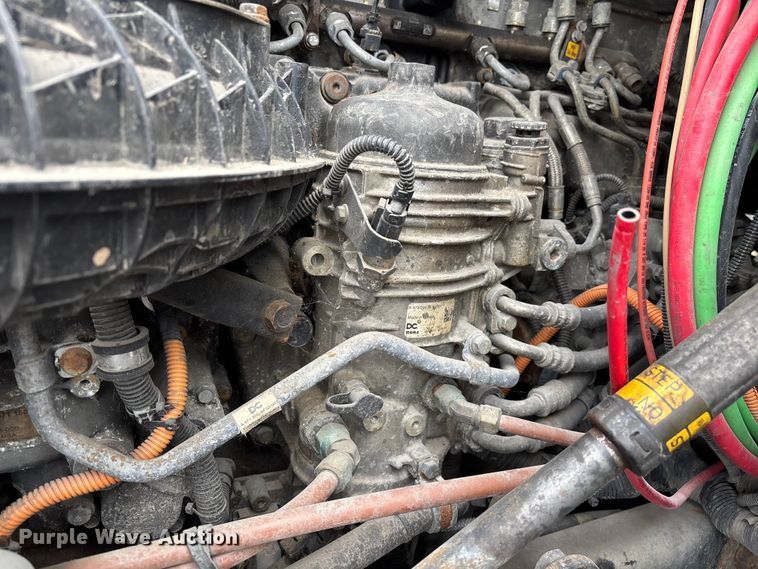 image for item FG1098 2017 Freightliner Cascadia 125 semi truck