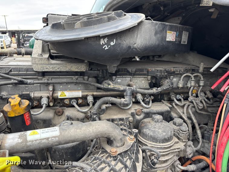 image for item FG1098 2017 Freightliner Cascadia 125 semi truck