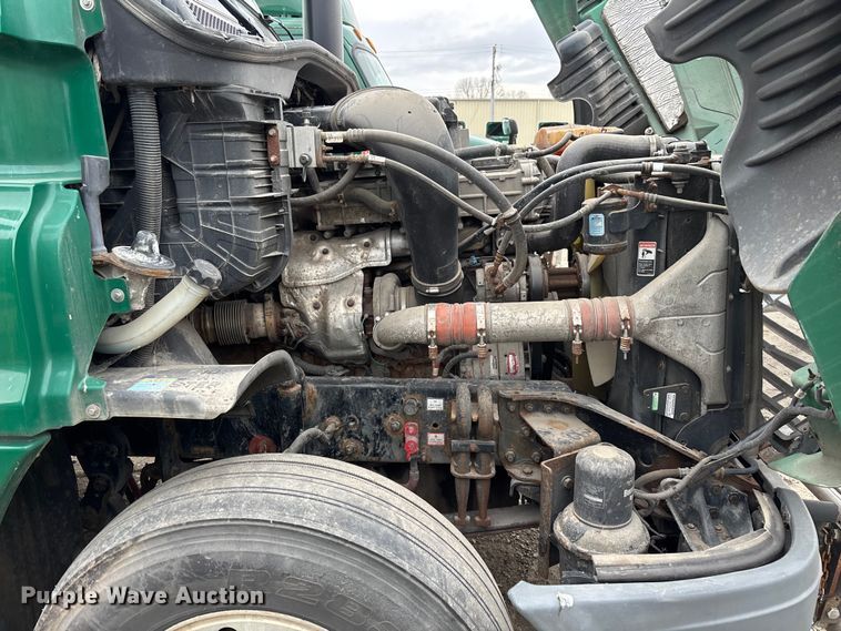 image for item FG1098 2017 Freightliner Cascadia 125 semi truck