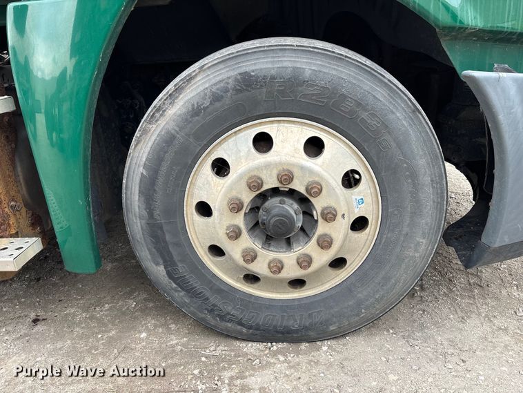 image for item FG1098 2017 Freightliner Cascadia 125 semi truck