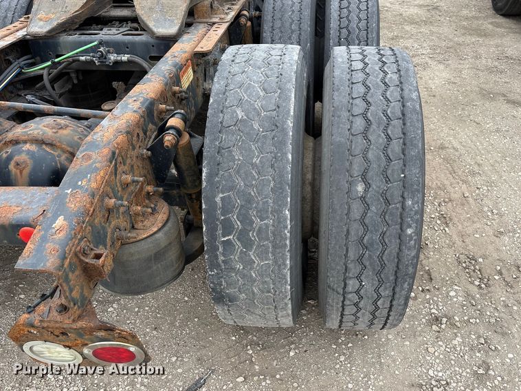 image for item FG1098 2017 Freightliner Cascadia 125 semi truck