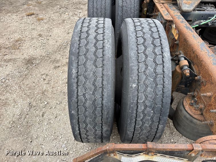 image for item FG1098 2017 Freightliner Cascadia 125 semi truck