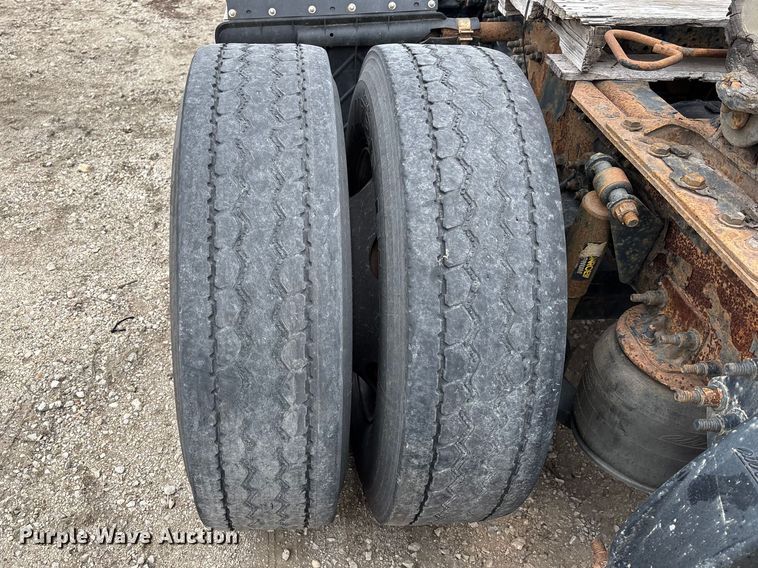 image for item FG1098 2017 Freightliner Cascadia 125 semi truck