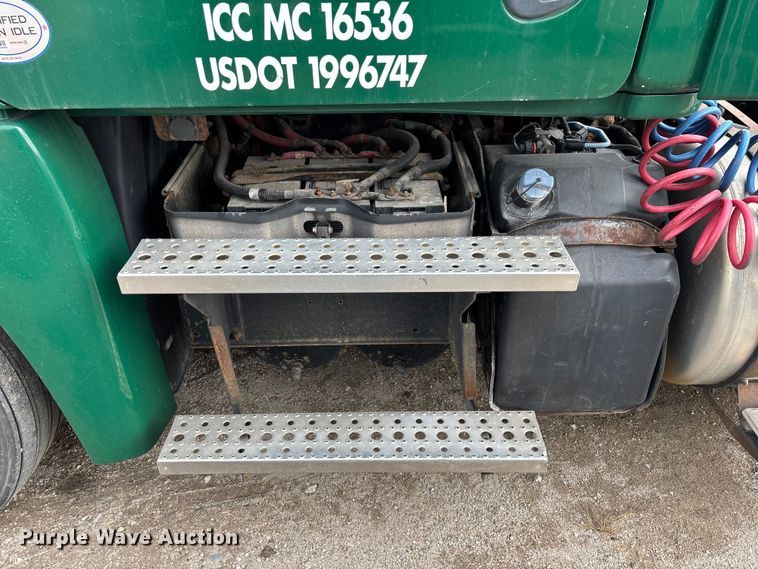 image for item FG1099 2017 Freightliner Cascadia 125 semi truck