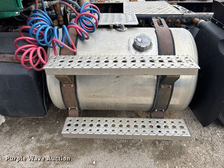 image for item FG1099 2017 Freightliner Cascadia 125 semi truck