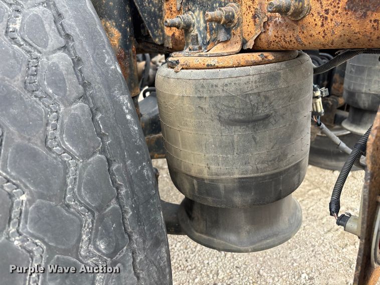 image for item FG1099 2017 Freightliner Cascadia 125 semi truck