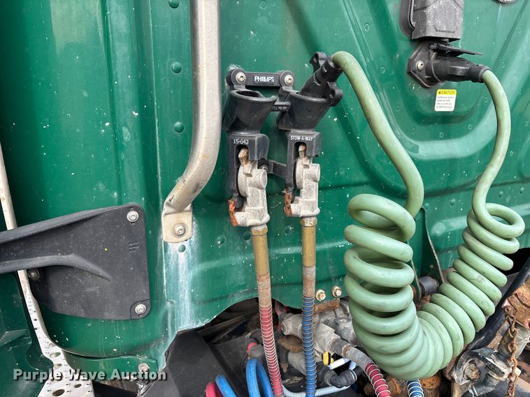 image for item FG1099 2017 Freightliner Cascadia 125 semi truck