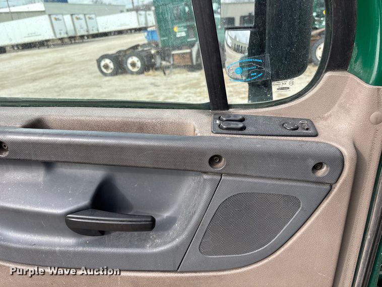 image for item FG1099 2017 Freightliner Cascadia 125 semi truck