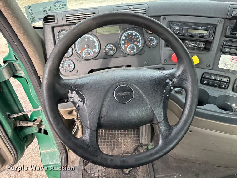 image for item FG1099 2017 Freightliner Cascadia 125 semi truck