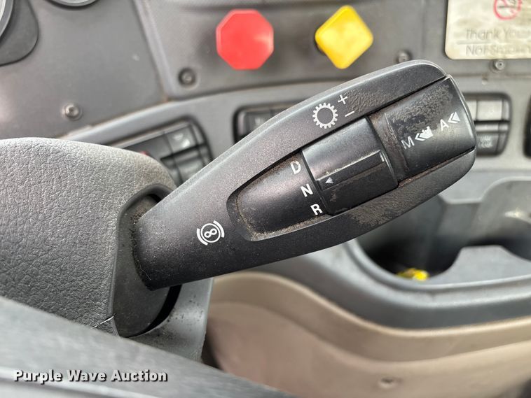 image for item FG1099 2017 Freightliner Cascadia 125 semi truck