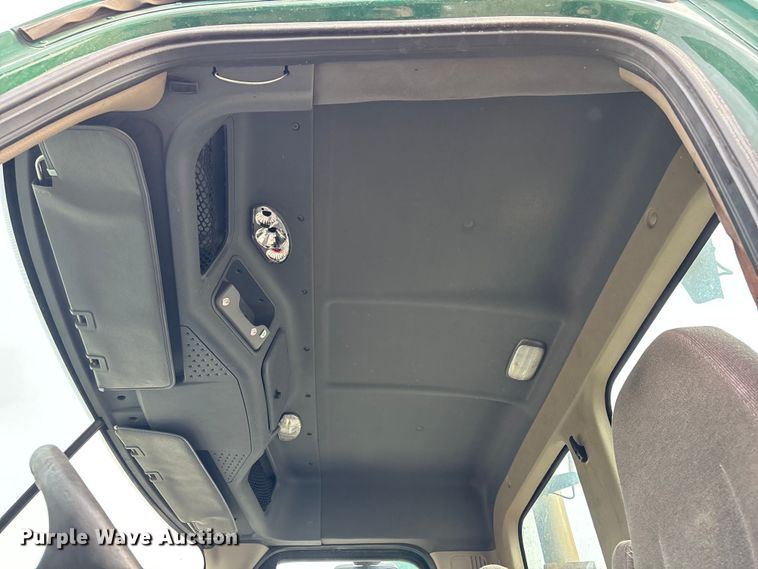 image for item FG1099 2017 Freightliner Cascadia 125 semi truck