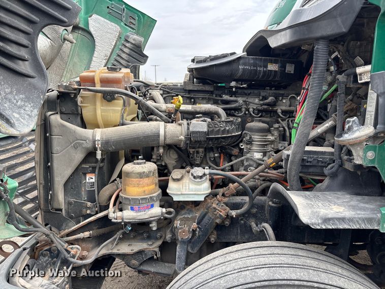 image for item FG1099 2017 Freightliner Cascadia 125 semi truck