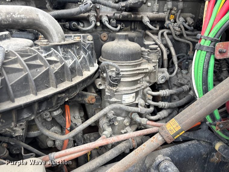 image for item FG1099 2017 Freightliner Cascadia 125 semi truck