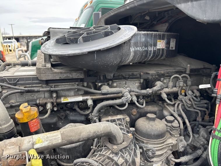 image for item FG1099 2017 Freightliner Cascadia 125 semi truck