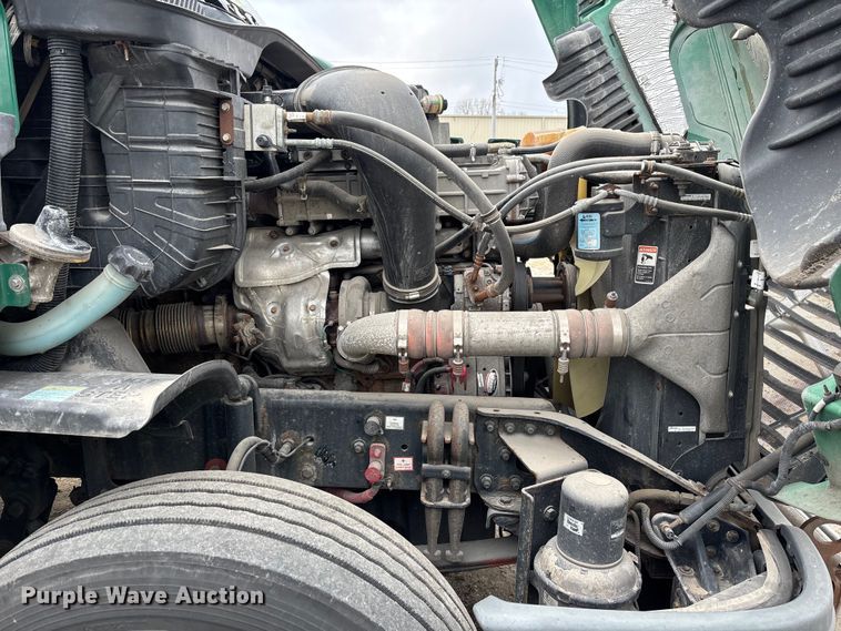 image for item FG1099 2017 Freightliner Cascadia 125 semi truck