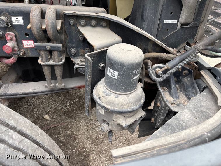 image for item FG1099 2017 Freightliner Cascadia 125 semi truck