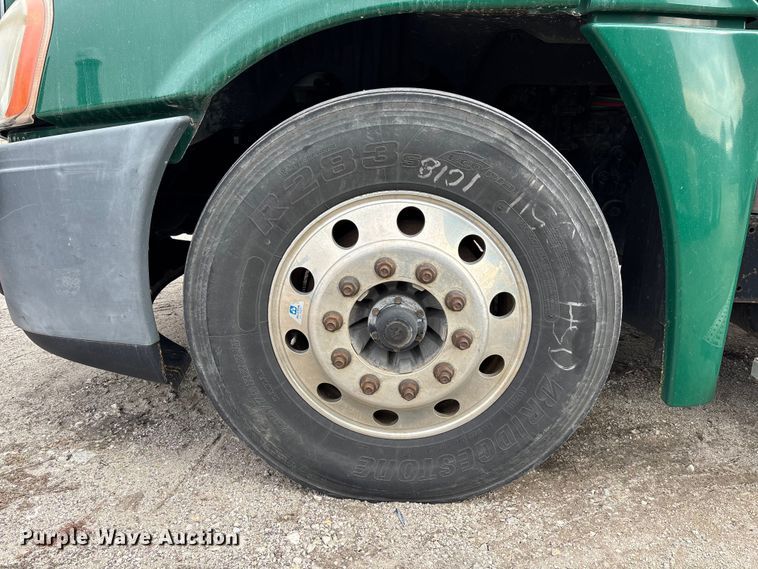 image for item FG1099 2017 Freightliner Cascadia 125 semi truck