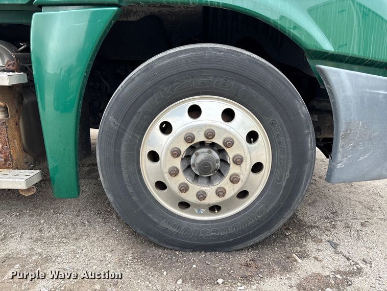 image for item FG1099 2017 Freightliner Cascadia 125 semi truck