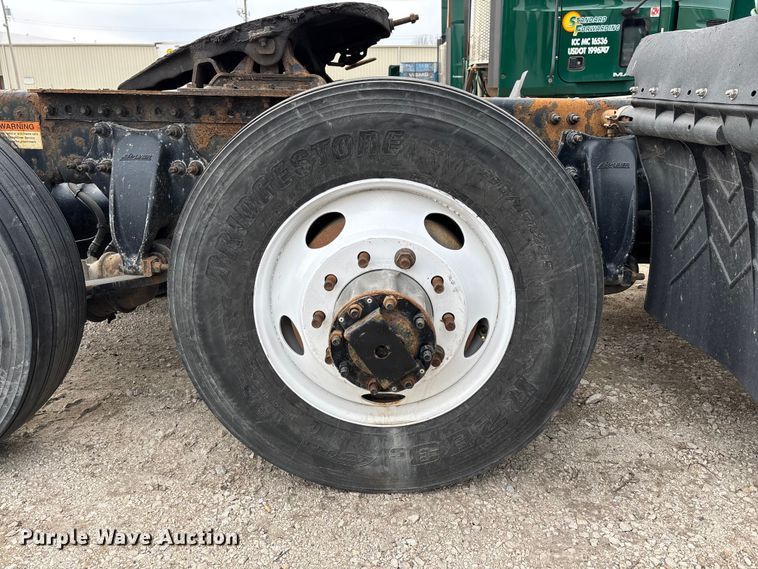 image for item FG1099 2017 Freightliner Cascadia 125 semi truck