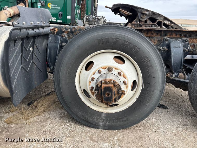 image for item FG1099 2017 Freightliner Cascadia 125 semi truck