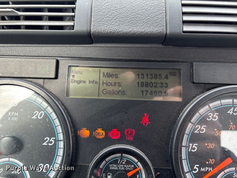 image for item FG1099 2017 Freightliner Cascadia 125 semi truck