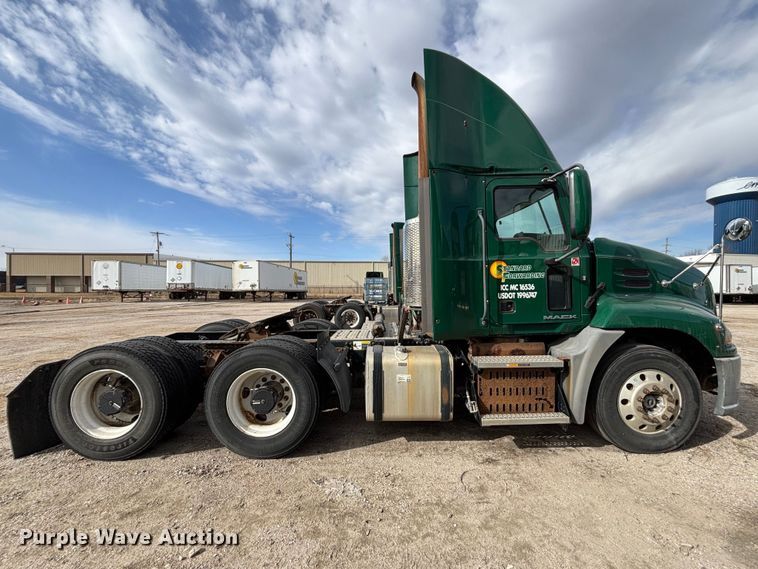 image for item FG1100 2016 Mack CXU613 semi truck