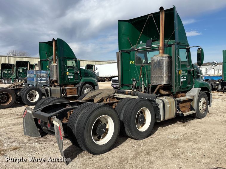image for item FG1100 2016 Mack CXU613 semi truck
