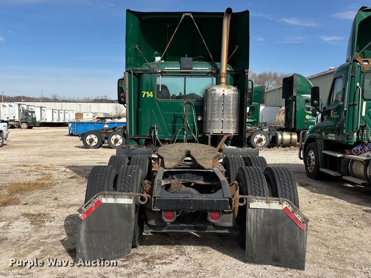 image for item FG1100 2016 Mack CXU613 semi truck