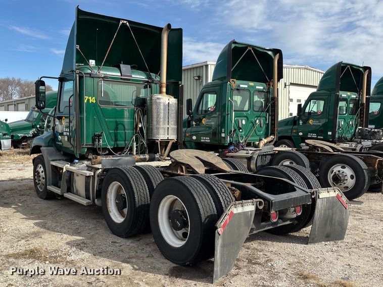 image for item FG1100 2016 Mack CXU613 semi truck